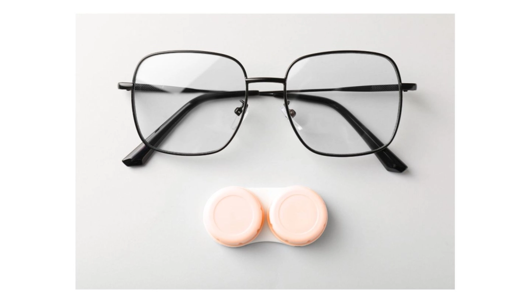 Nettoyage des pièces optiques avec un bain à ultrasons Nettoyage des pièces optiques avec un bain à ultrasons