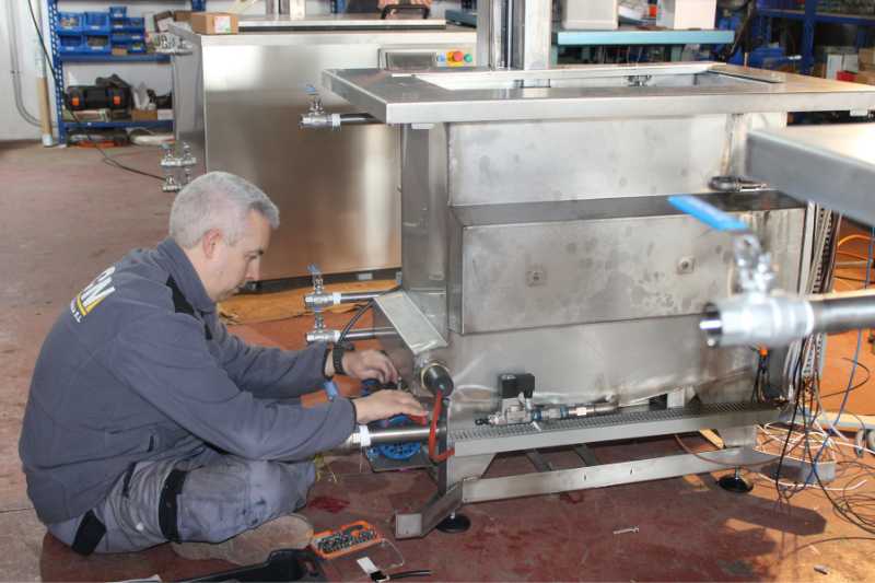 Support et maintenance sur machines à ultrasons
