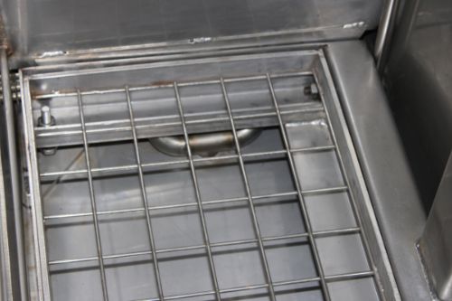 Innenansicht eines Reinigungstanks für Metallteile.