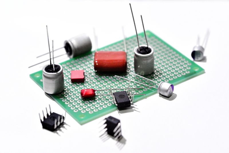 Pulizia a ultrasuoni di componenti elettronici