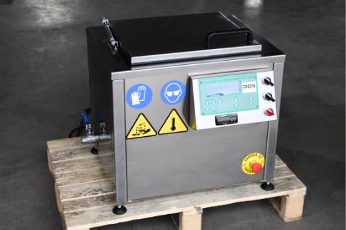Kompaktes Ultraschallbad zur Teilereinigung